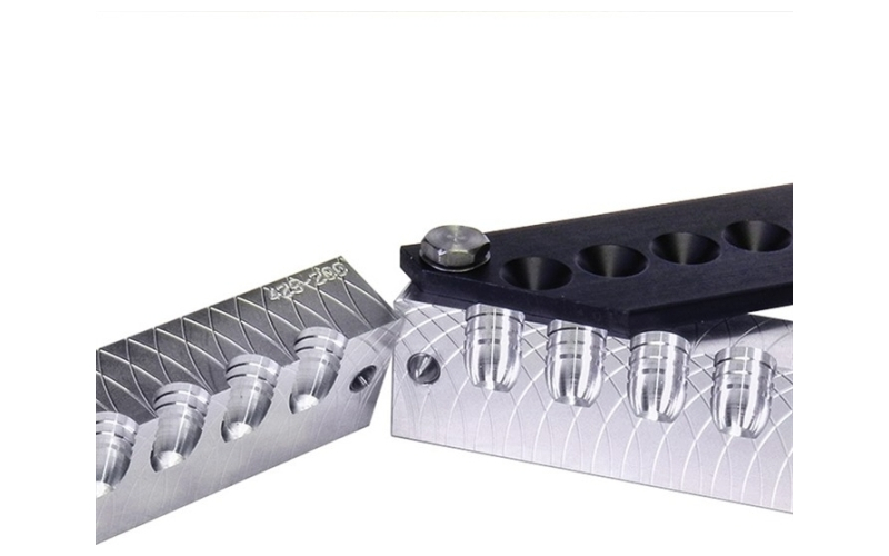 Lee Precision 22 caliber (0.225'') 55gr flat nose gc mold